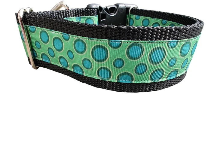 1.5″ Wide Green Dots Nylon Dog Collar