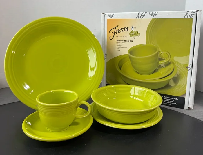 (A) Homer Laughlin Fiestaware 5-Piece Lemongrass Place Setting in Box