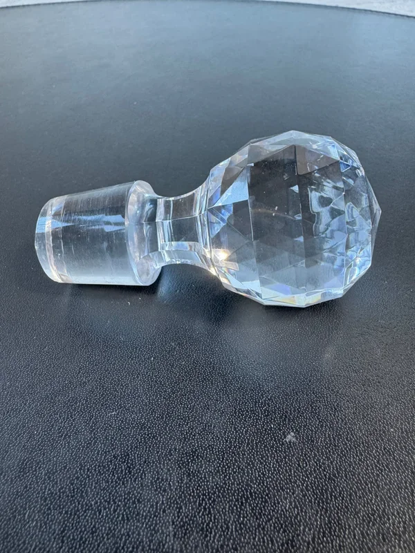 (B) Cut Crystal Decanter Stopper