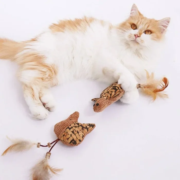 Moo – Feather Plush Cat Toy: MOUSE