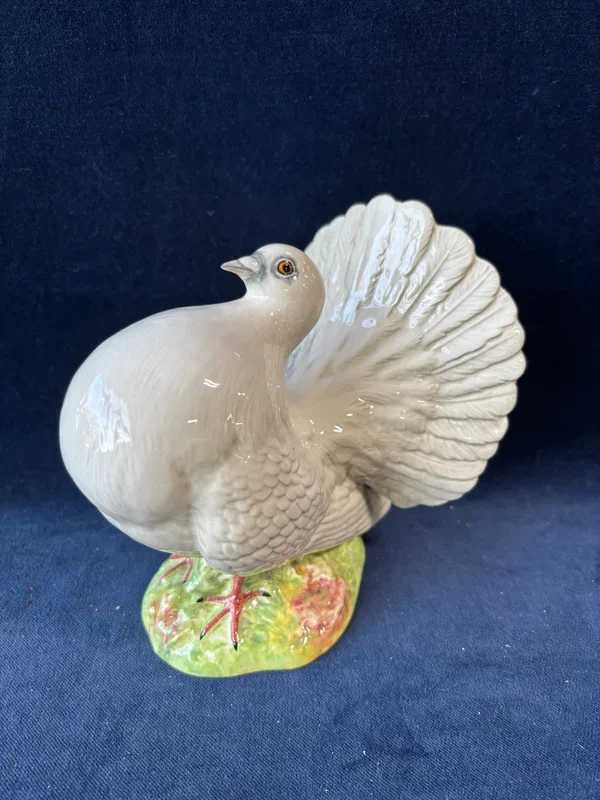 Porcelain Beswick White Fantail Pigeon #1614 Figurine