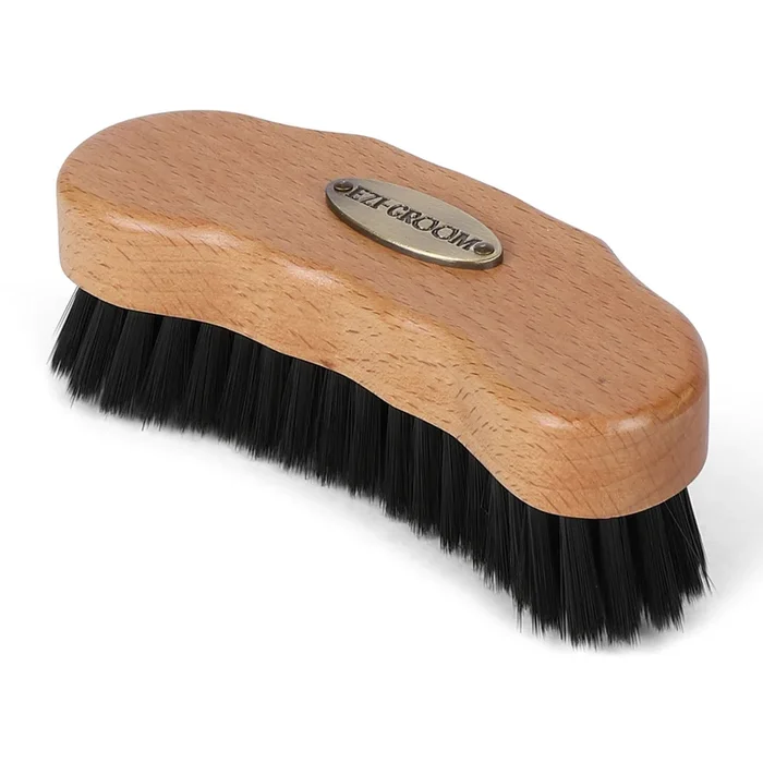 Shires Ezi-Groom Premium Horse Face Brush – Soft Synthetic Bristles, Ergonomic Beech Wood, Lacquered Finish